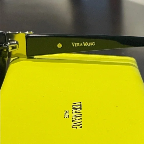 Vera Wang Black Sunglasses - Picture 4 of 4